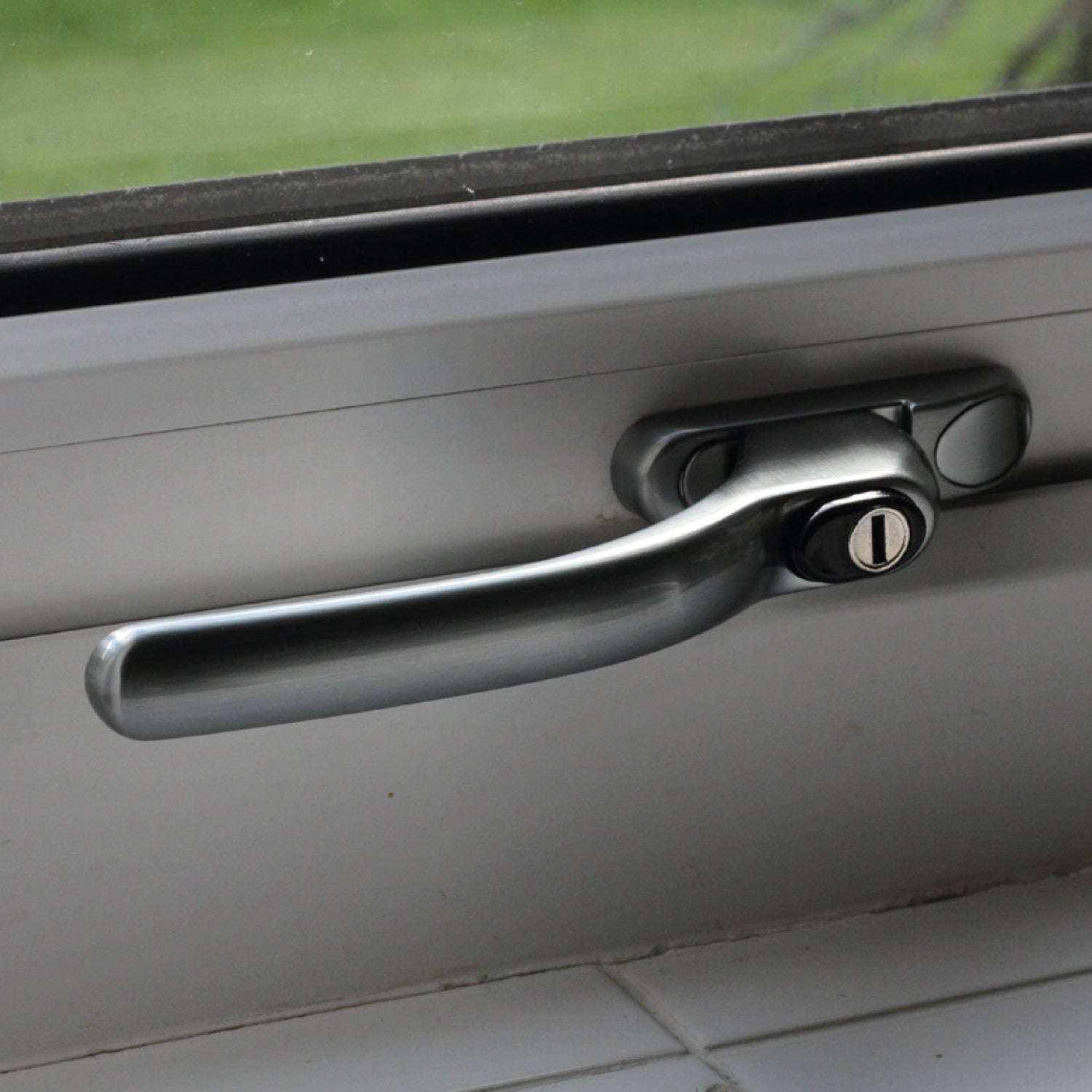 Connoisseur Inline Locking Window Handle With 10mm Spindle Size
